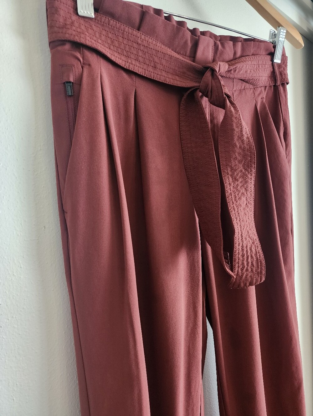 Athleta Skyline Pant II Burnt Rust Paperbag Waist Tapered Ankle Pants Size 4 T - Picture 8 of 12